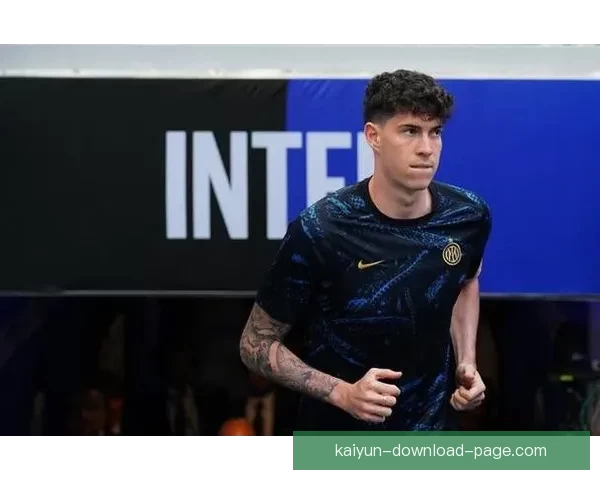 国米球迷齐聚为巴斯托尼加油昂首挺胸声援永不孤单